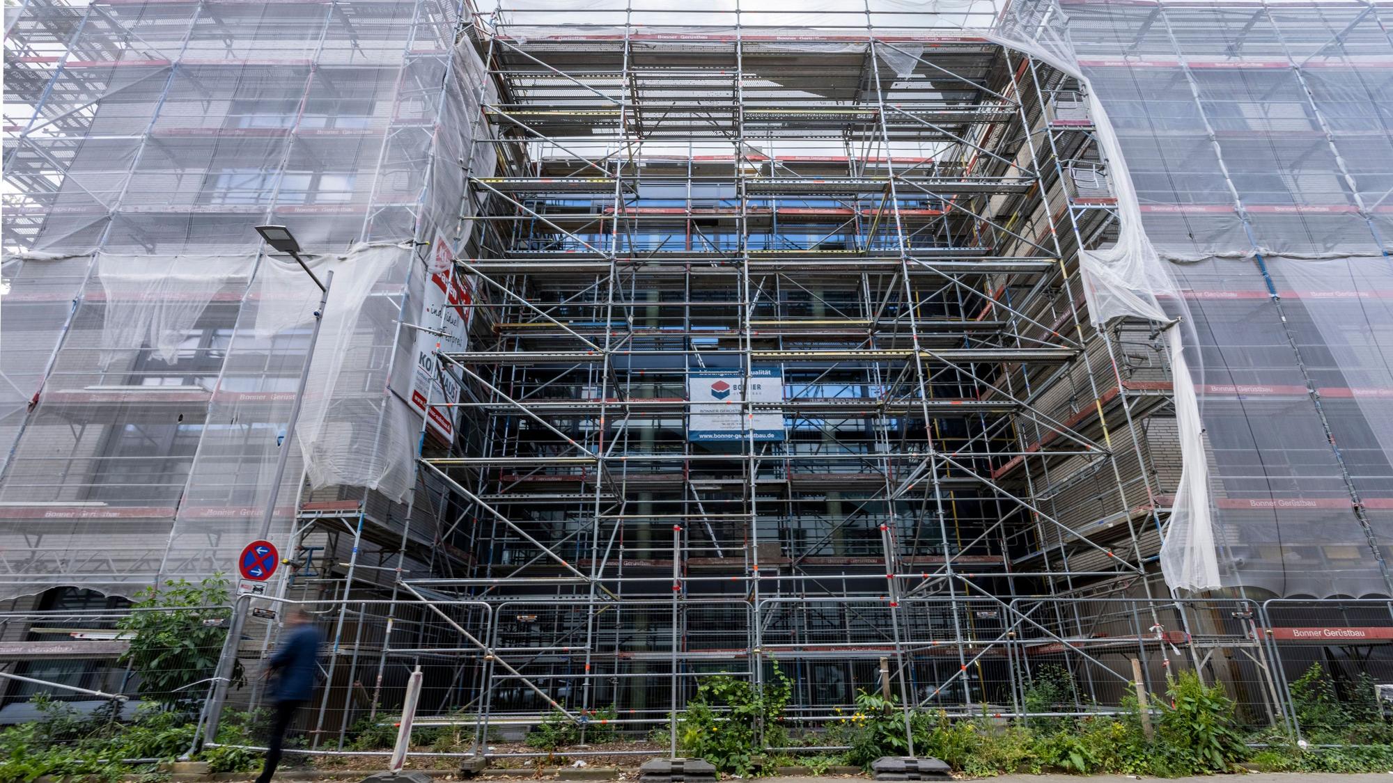 12.06.2024, Nordrhein-Westfalen, Siegburg: Neben dem Siegburger Amtsgericht entsteht derzeit das neue Prozessgebäude für die Cum-Ex-Verhandlungen am Bonner Landgericht. (zu dpa: «Erst ein Prozent der Cum-Ex-Beschuldigten angeklagt») Foto: Thomas Banneyer/dpa +++ dpa-Bildfunk +++