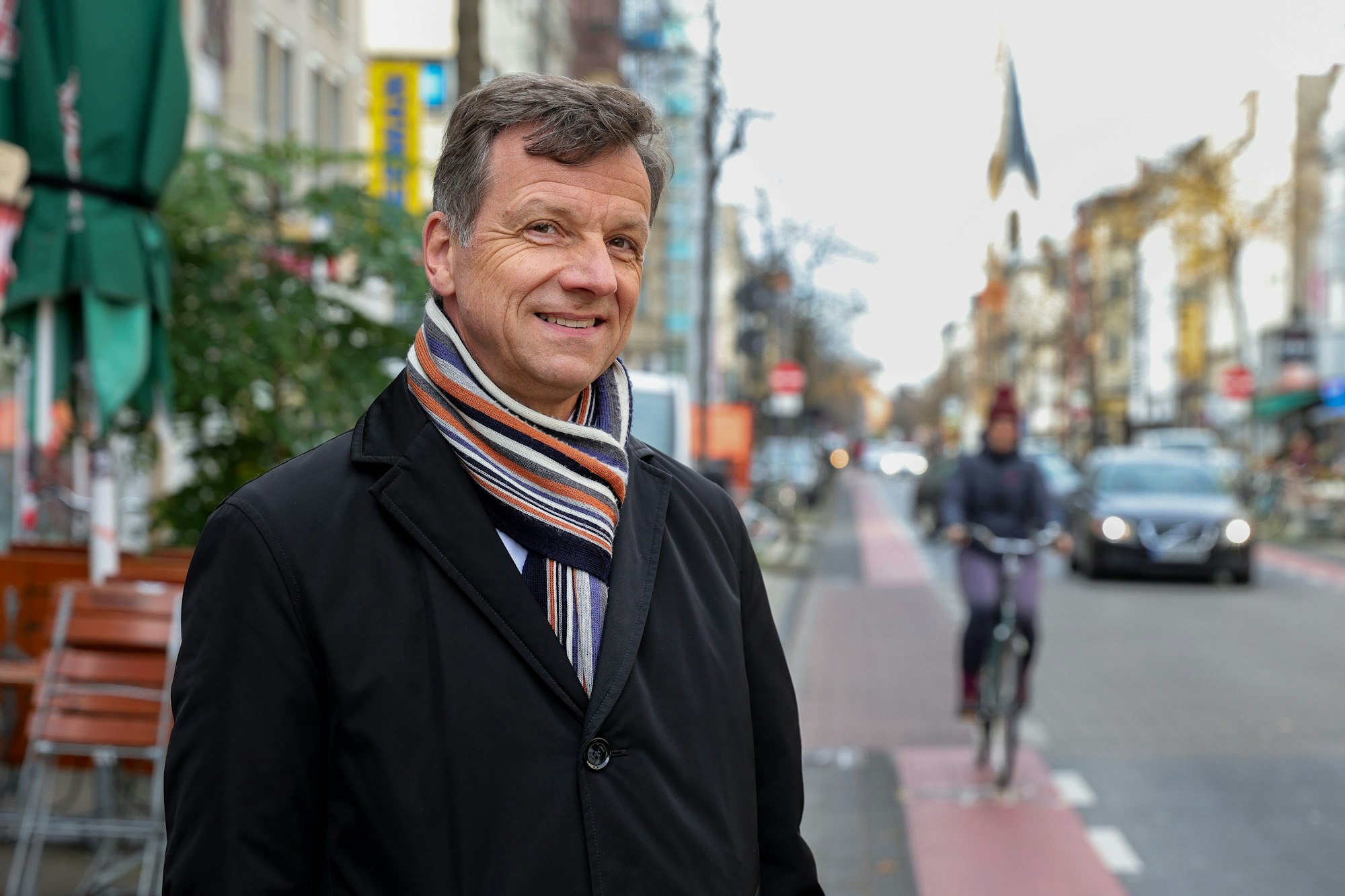 08.11.2023, Köln: Die Venloer Straße ist jetzt in Fahrtrichtung Innenstadt Einbahnstraße.
Pressegespräch zum Start der 2. Stufe des Verkehrsversuchs auf der Venloer Straße.
Im Bild Ascan Egerer.
Foto: Michael Bause