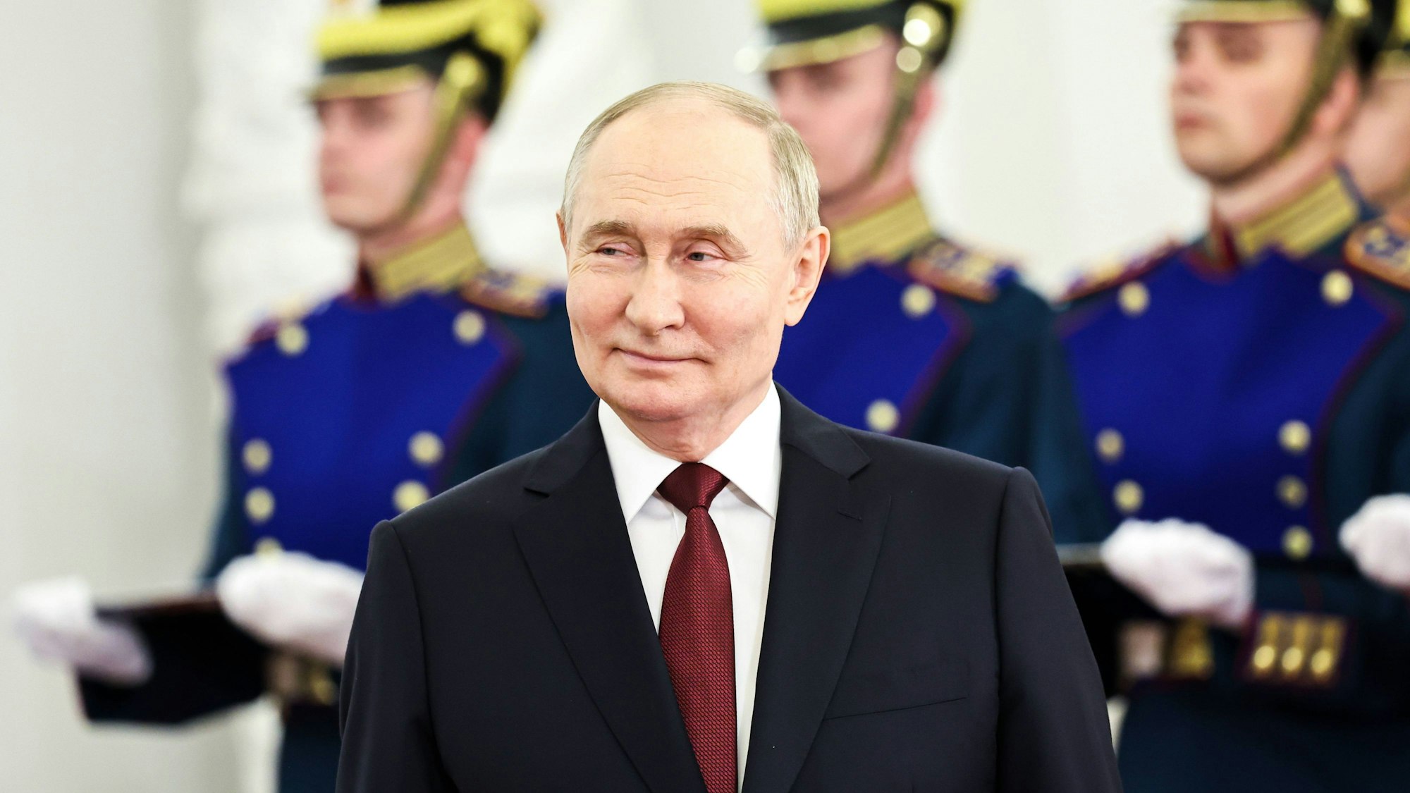 Wladimir Putin bei einer Zeremonie anlässlich des russischen Nationalfeiertags am Mittwoch (12. Juni). „Die Wahlergebnisse kommen Putin mit Sicherheit gelegen“, sagt der Historiker Matthäus Wehowski.