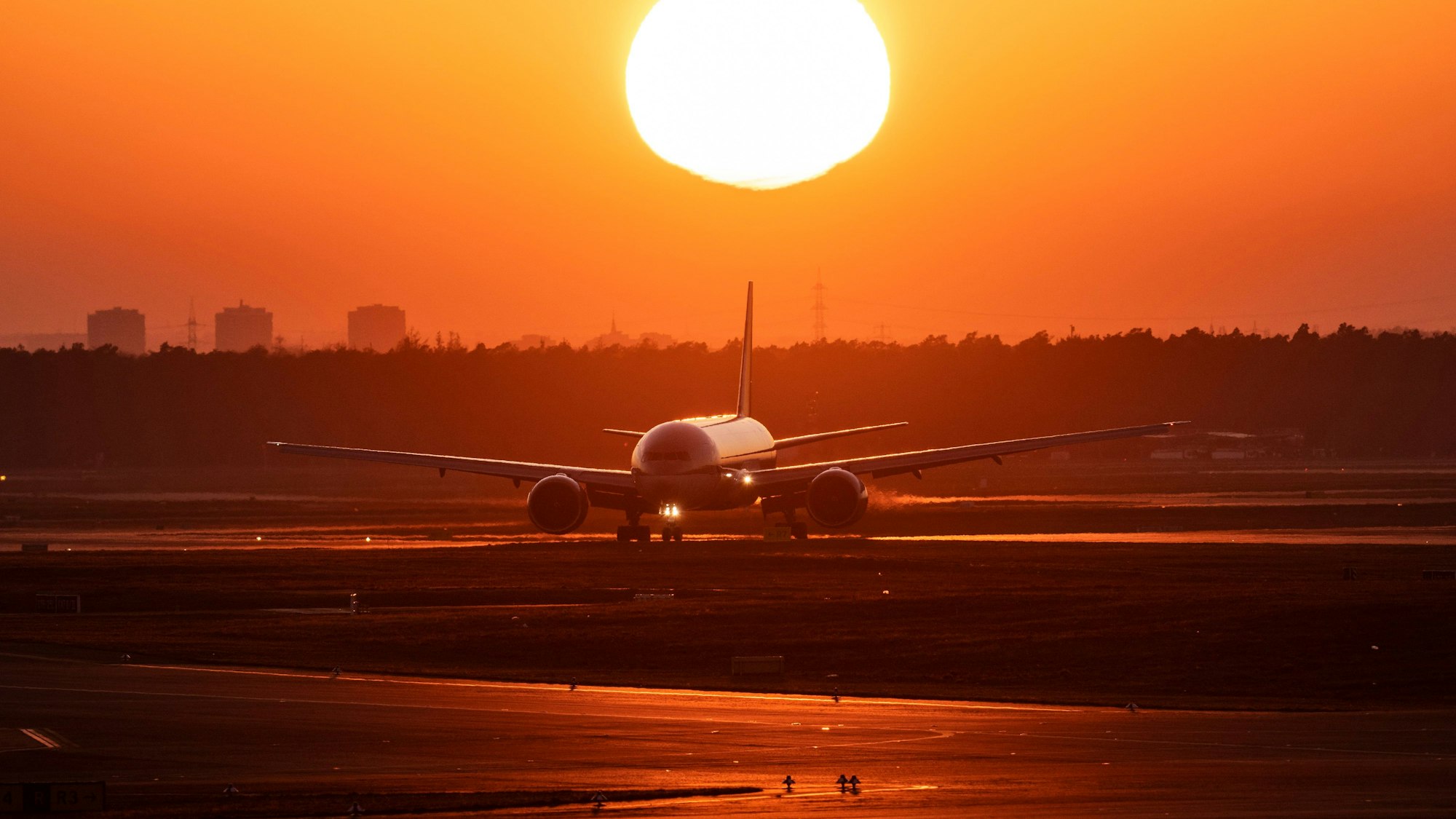An Bord von Fliegern kann Hitze schnell unangenehm werden - dazu kommt die Enge und die Tatsache, dass Passagiere nicht einfach hinauskönnen.