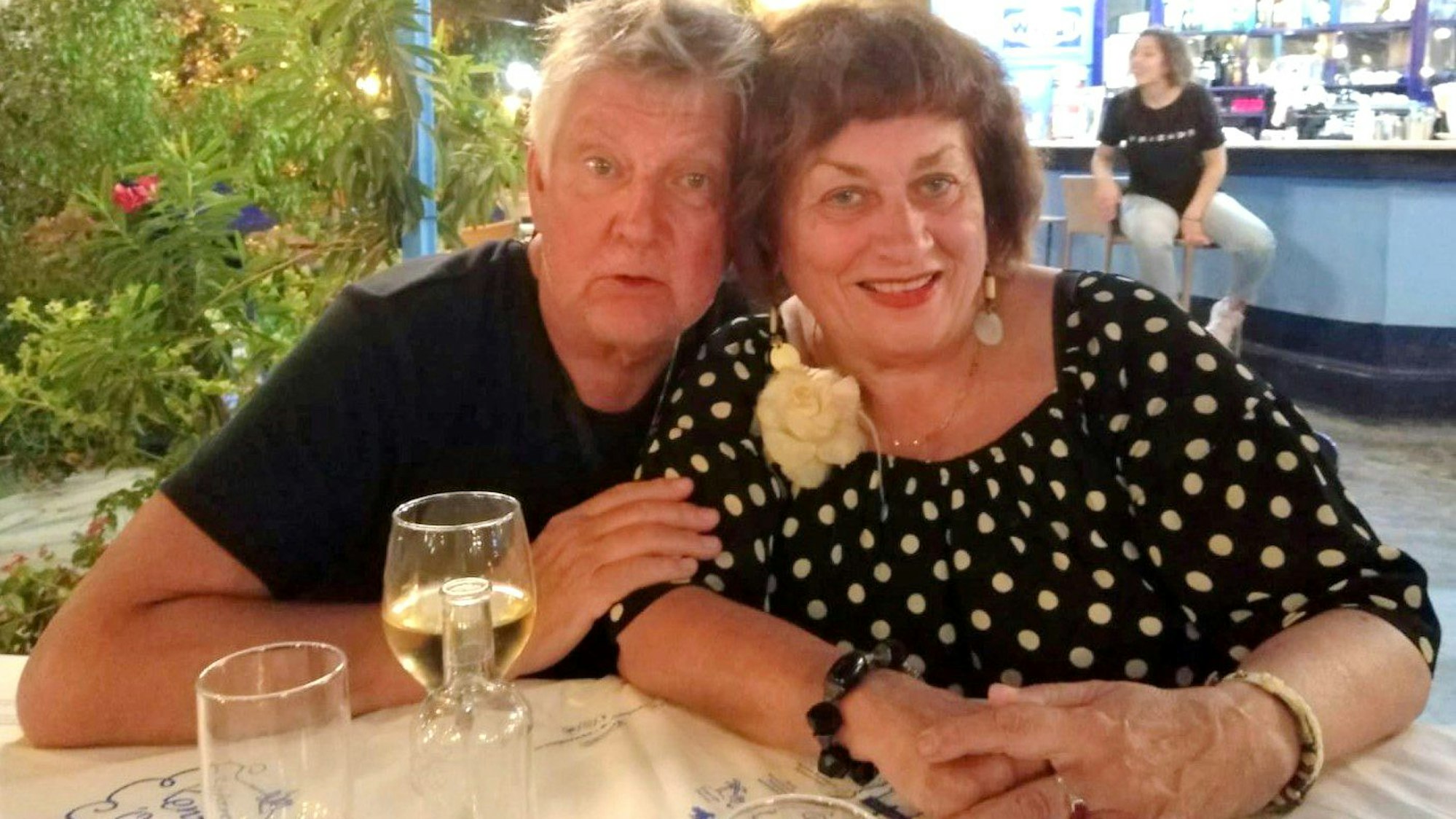 Das Ehepaar Otti und Klaus Kliche lächelt in die Kamera.