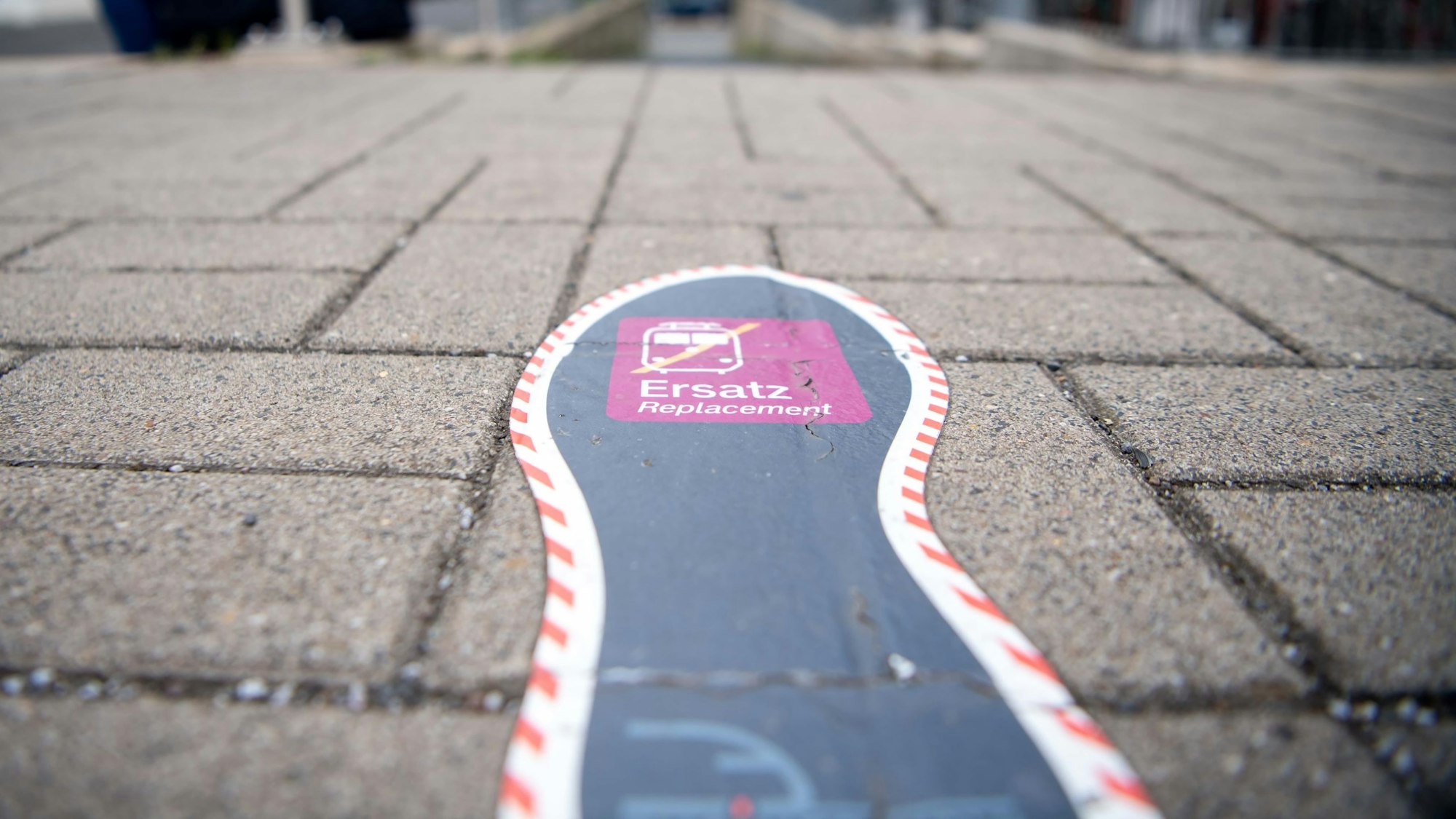 Hinweis der Deutschen Bahn auf die Haltestellen des Schienenersatzverkehrs.