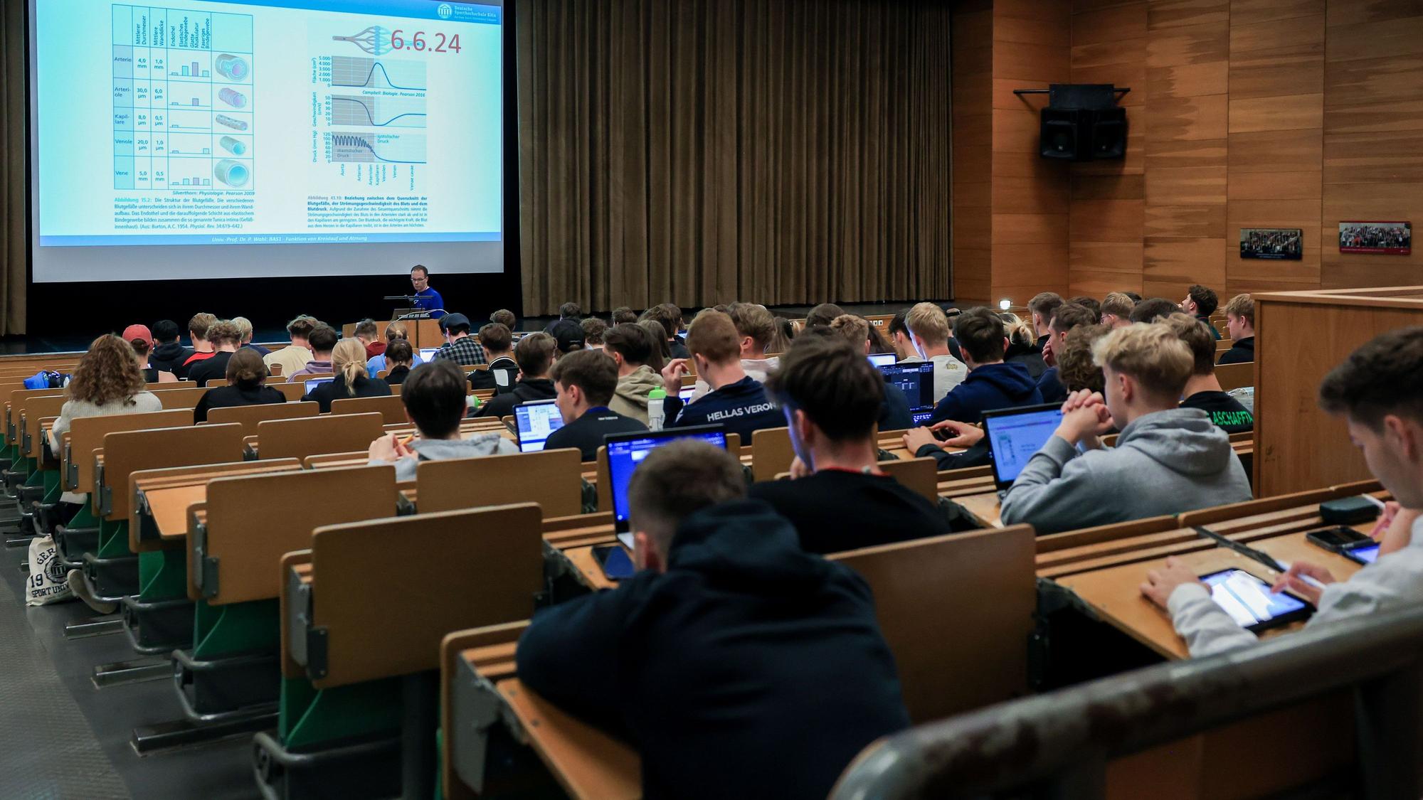 Ansichten der Spoho-Köln, Sporthochschule Köln.
Im Bild der Hörsaal I.
Foto: Michael Bause