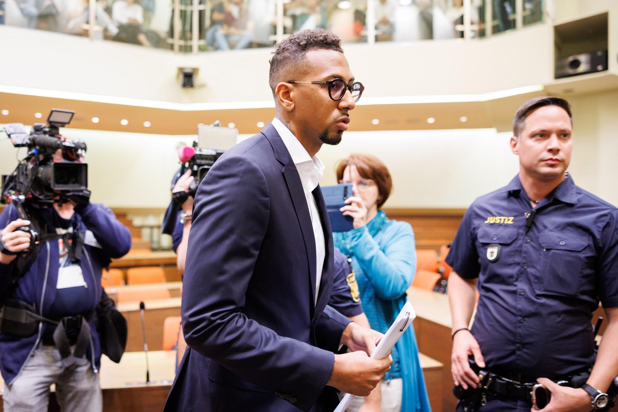 Zahlreiche Medienvertreter verfolgten jeden Schritt von Jerome Boateng.