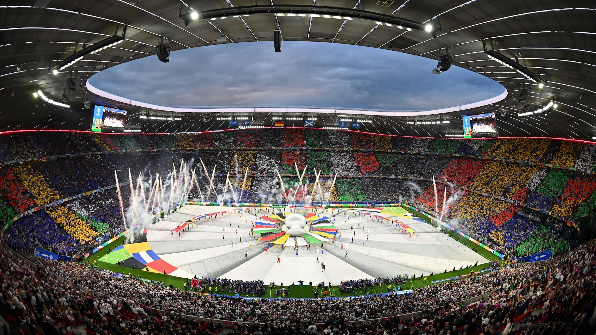 Die Choreografie beim Eröffnungsspiel der EM 2024.