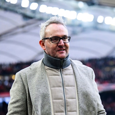 Alexander Wehrle, Vorstandsvorsitzender des VfB Stuttgart, steht vor dem Spiel im Stadion. V