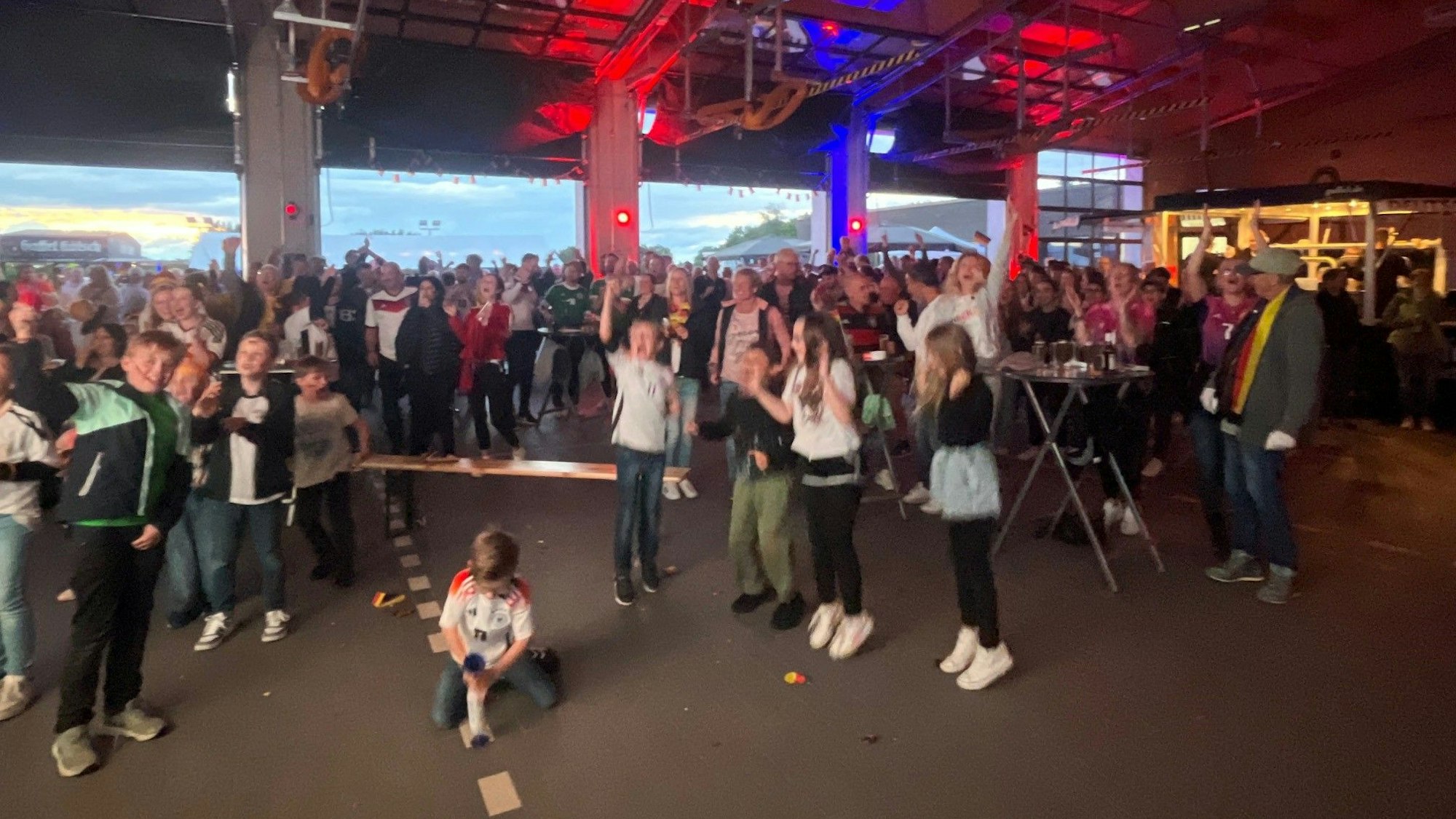 Public Viewing eröffnungsspiel in Hennef-Söven