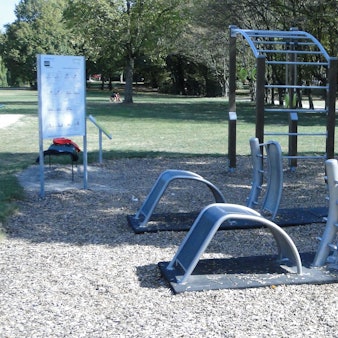 Auch Merkenich soll in naher Zukunft eine Bewegungsstation wie diese im Nippeser Lohsepark erhalten.