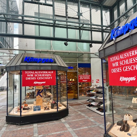 Schuhgeschäft von außen