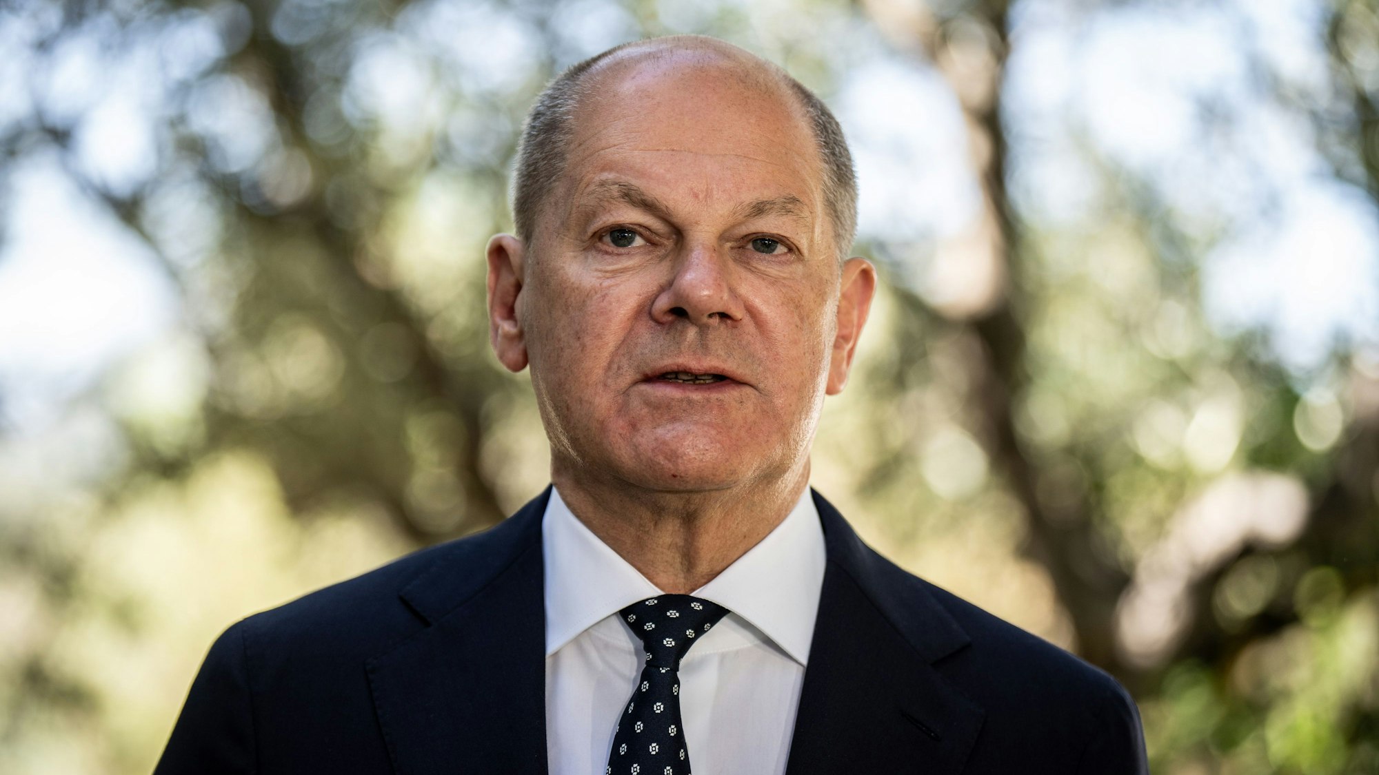 Bundeskanzler Olaf Scholz (SPD) spricht bei einem Pressestatement nach Abschluss des Gipfels der G7-Staaten.