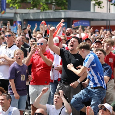 Fans und Besucher beim Public Viewing auf dem Heumarkt