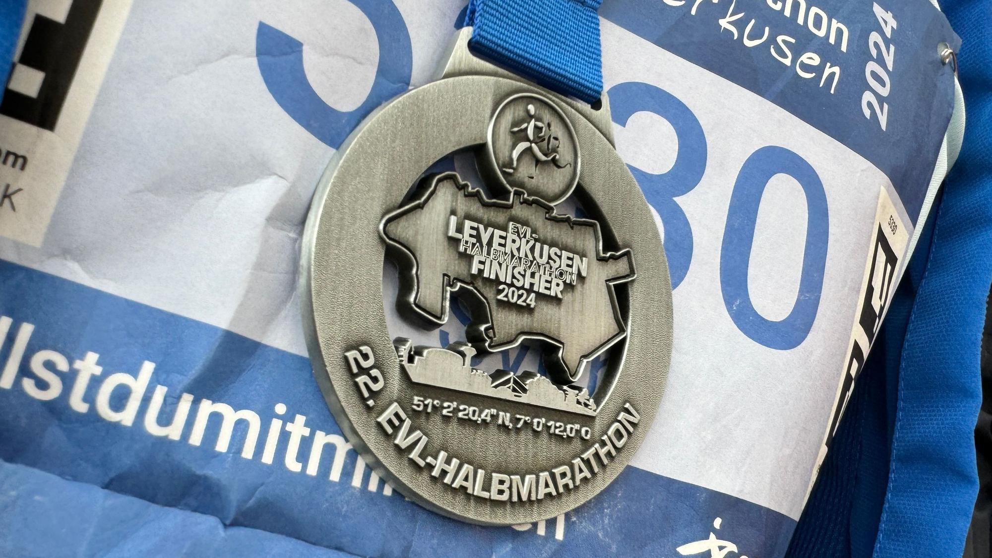 Die Medaille der 2024er Ausgabe des EVL-Halbmarathons