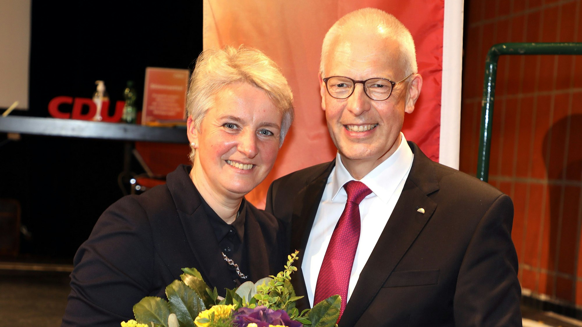 Dr. Hermann-Josef Teroke mit Ehefrau Sabine nach seiner Wiederwahl in den Deutschen Bundestag.