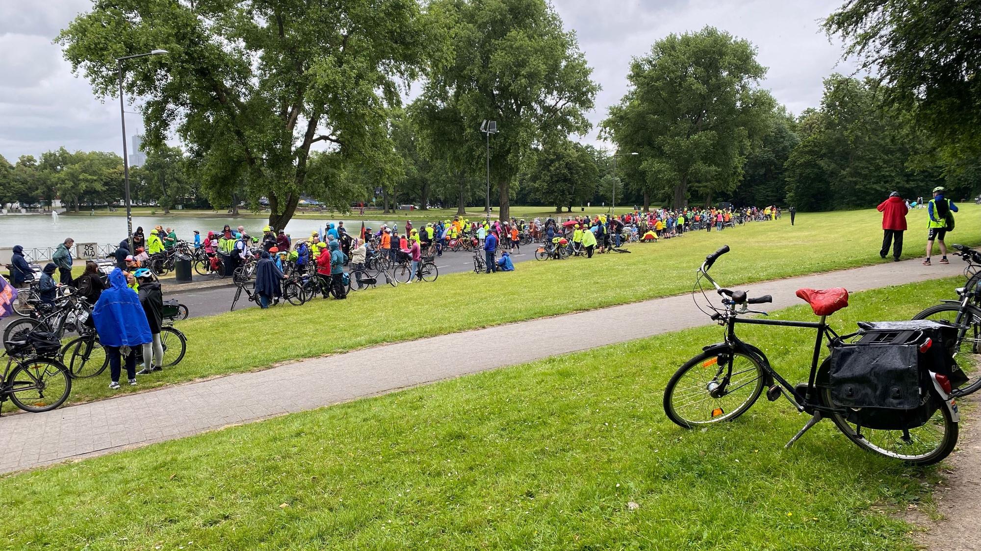 Treffpunkt der Teilnehmer war der Aachener Weiher.