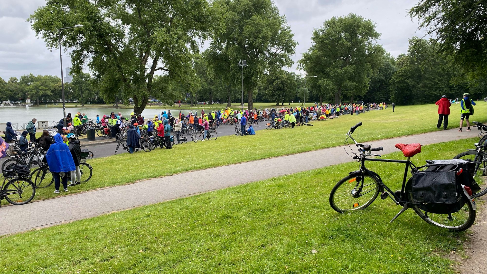 Treffpunkt der Teilnehmer war der Aachener Weiher.