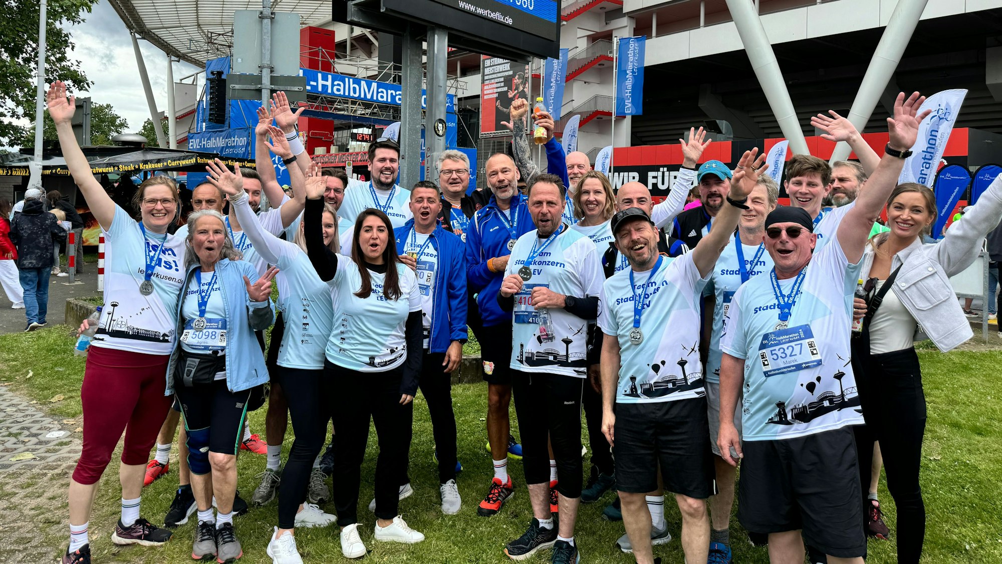 Das vielköpfige Laufteam des Stadtkonzerns mit OB Uwe Richrath