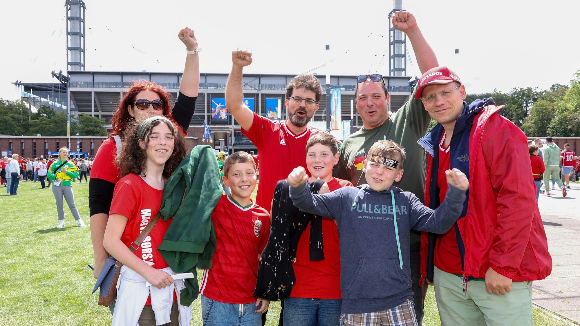 Fans vor dem ersten Spiel Schweiz gegen Ungarn in Köln.
