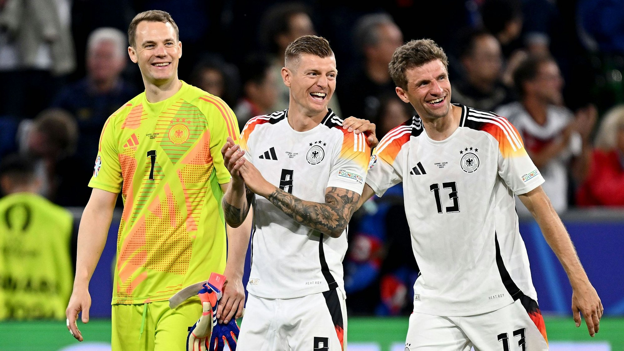 Erfahrung im Portfolio: Die deutschen 2014er-Weltmeister Toni Kroos, Thomas Müller und Manuel Neuer nach dem Auftaktsieg über Schottland.