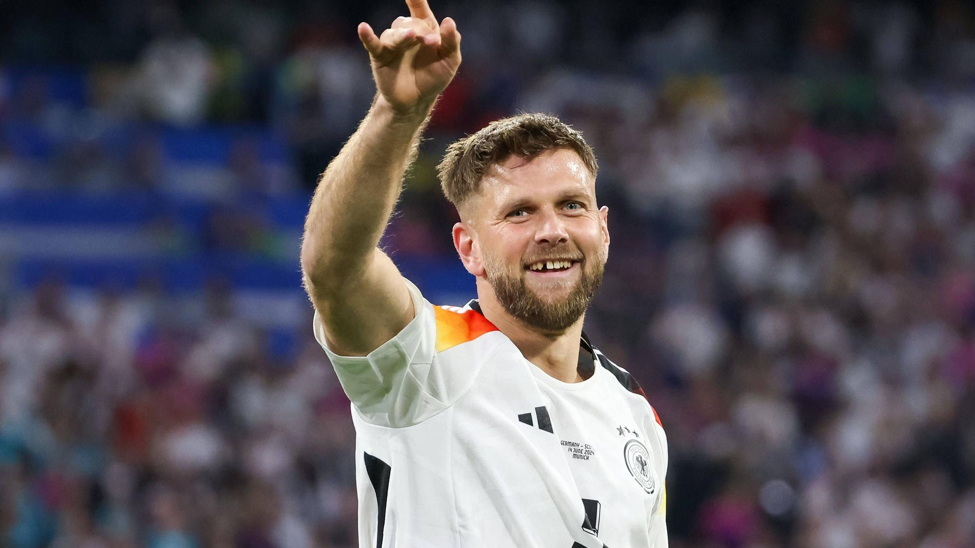 Auch am Pool treffsicher: DFB-Stürmner Niclas Füllkrug