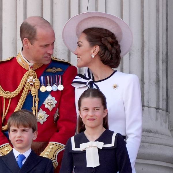 Die ganze Familie schaute vom Balkon aus zu: Prinz William, Prinzessin Kate und ihre ihre Kinder George, Louis und Charlotte.
