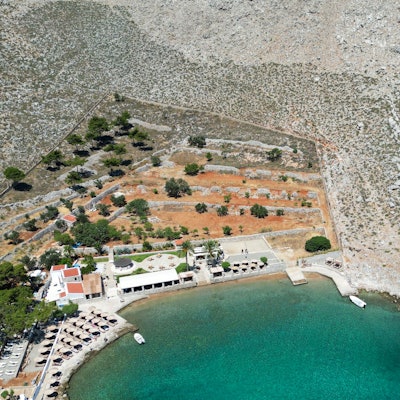 Griechenland, Symi: Ein Blick auf das Gebiet, in dem die Leiche des vermissten britischen Fernsehmoderators Michael Mosley gefunden wurde.