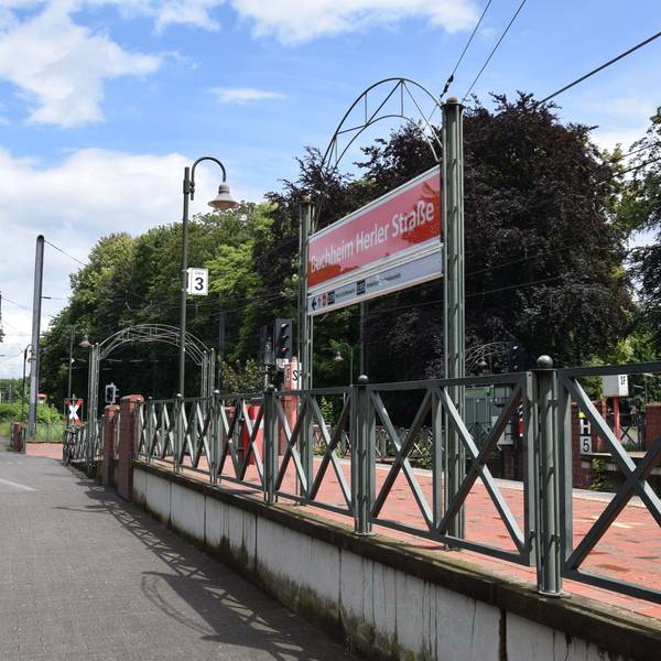 Zu sehen ist die KVB-Haltestelle Buchheim Herler Straße.