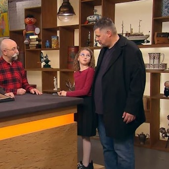 Markus Schulz (v.l.) und Tochter Sophia mit Horst Lichter und Sven Deutschmanek bei Bares für Rares.