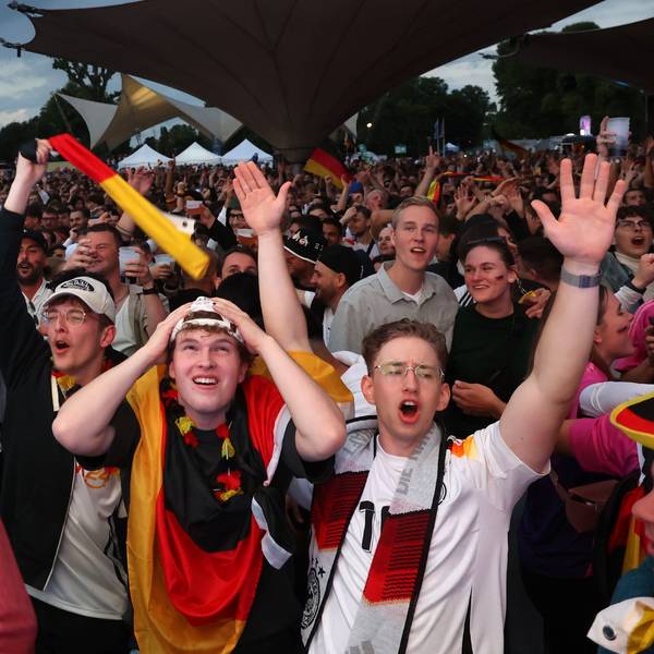 Public Viewing zur EM 2024 im Kölner Tanzbrunnen.