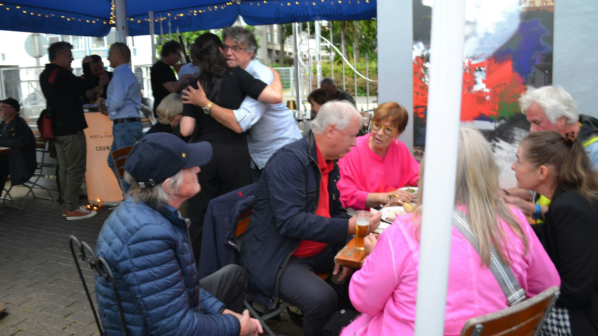 Treffen von ehemaligen Gästen der Kneipe "Deichhaus" im Kapellchen