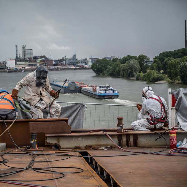 Den Trennschnitt beim Rückbau der Leverkusener Brücke machten die Stahlbauer am 17.6.2024 . Foto: Ralf Krieger