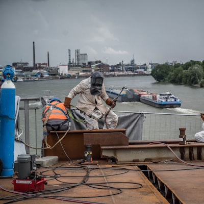 Den Trennschnitt beim Rückbau der Leverkusener Brücke machten die Stahlbauer am 17.6.2024 . Foto: Ralf Krieger