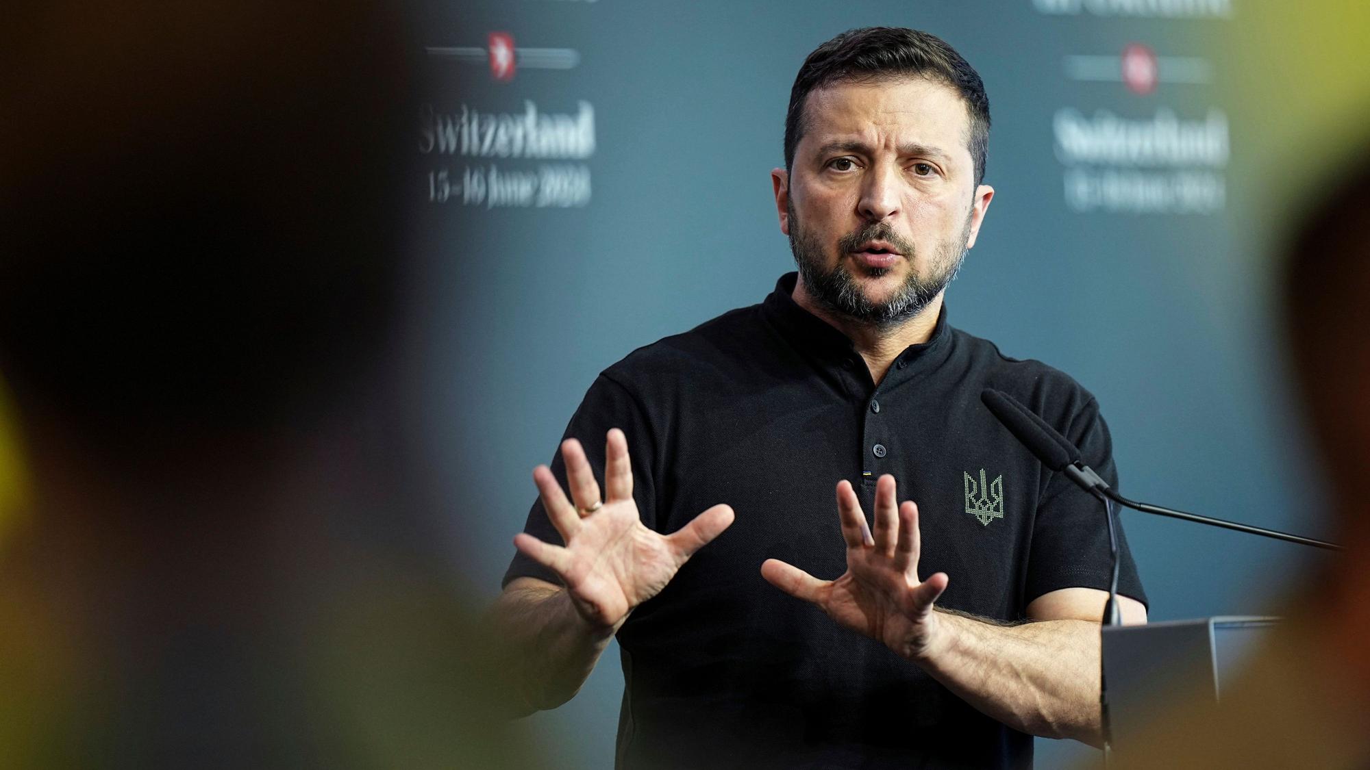 Wolodymyr Selenskyj, Präsident der Ukraine, spricht während einer Pressekonferenz auf dem Ukraine-Friedensgipfel.