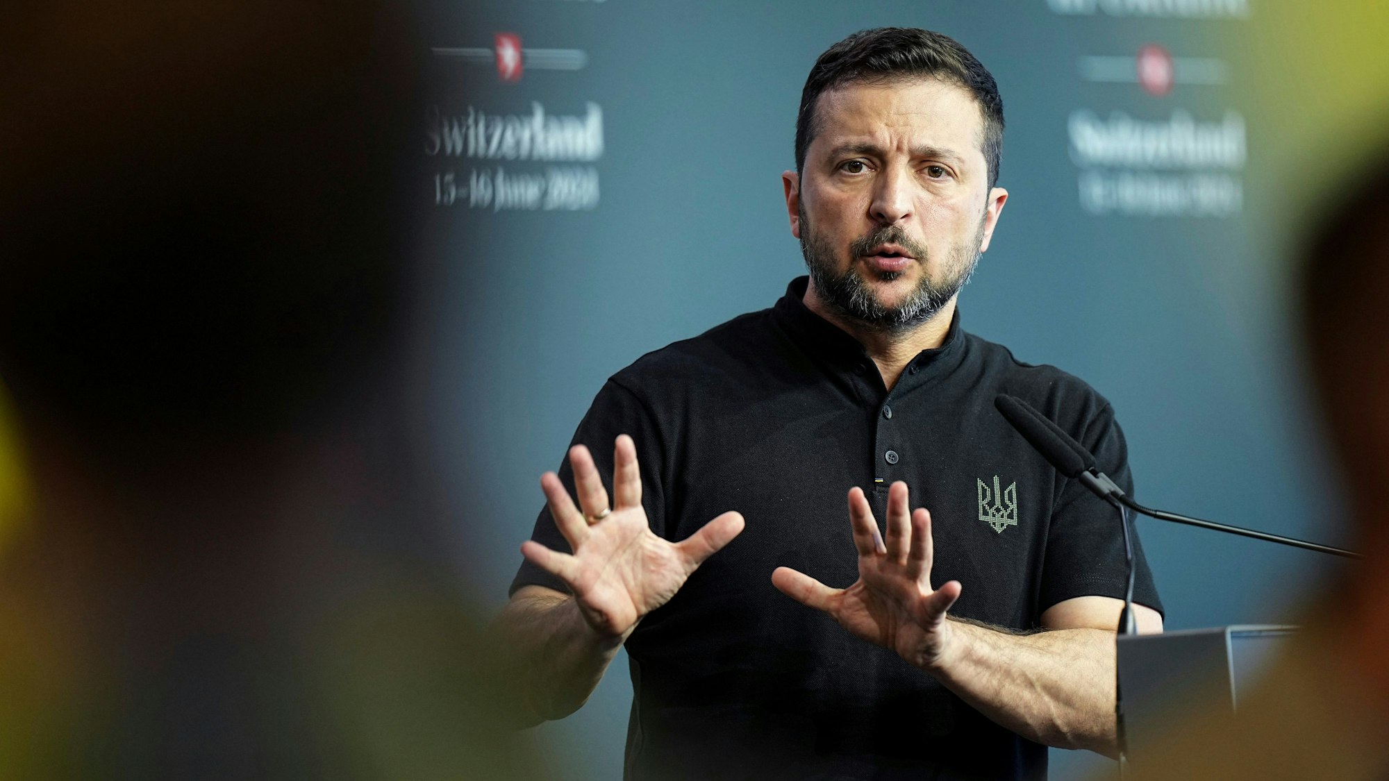 Wolodymyr Selenskyj, Präsident der Ukraine, spricht während einer Pressekonferenz auf dem Ukraine-Friedensgipfel.