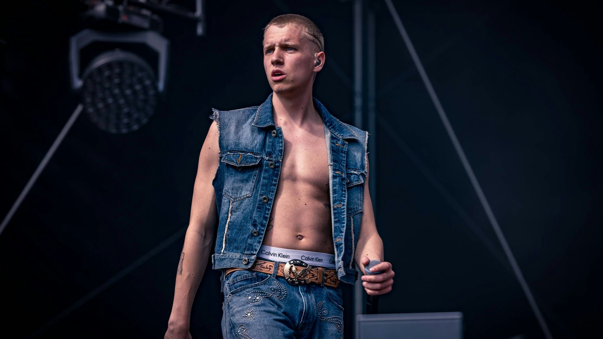 Soho Bani auf der Bühne.