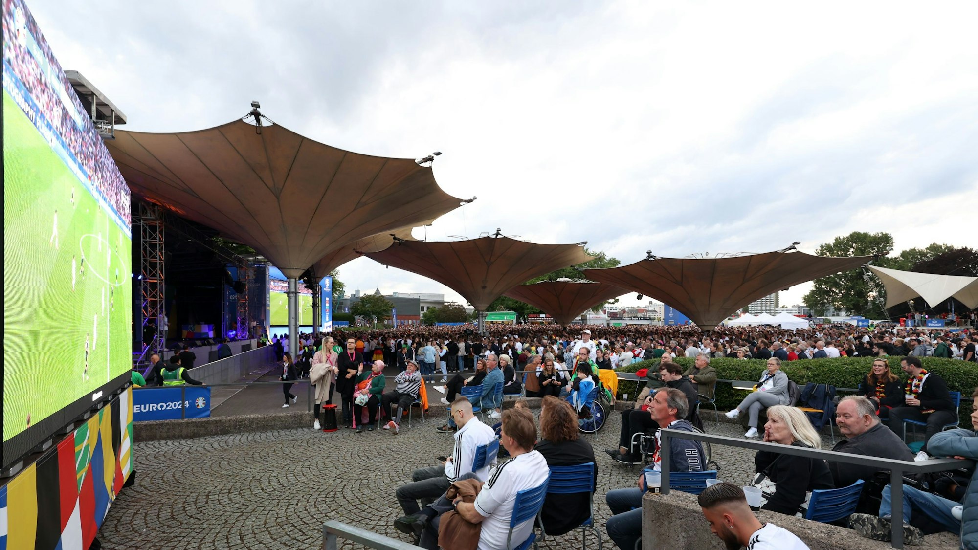 Das Public Viewing am Kölner Tanzbrunnen steht unter dem Leitsatz „Public Viewing für alle“.