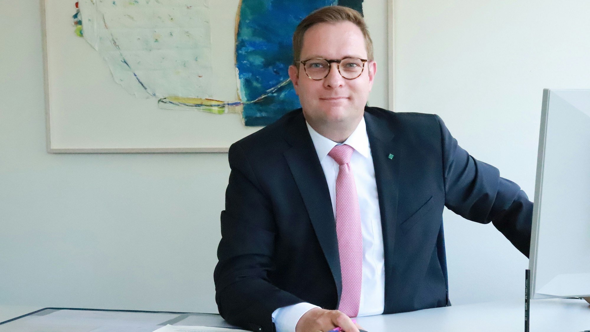 Kämmerer Thore Eggert malt für die Stadt Bergisch Gladbach, was die Finanzen angeht, ein düsteres Bild.