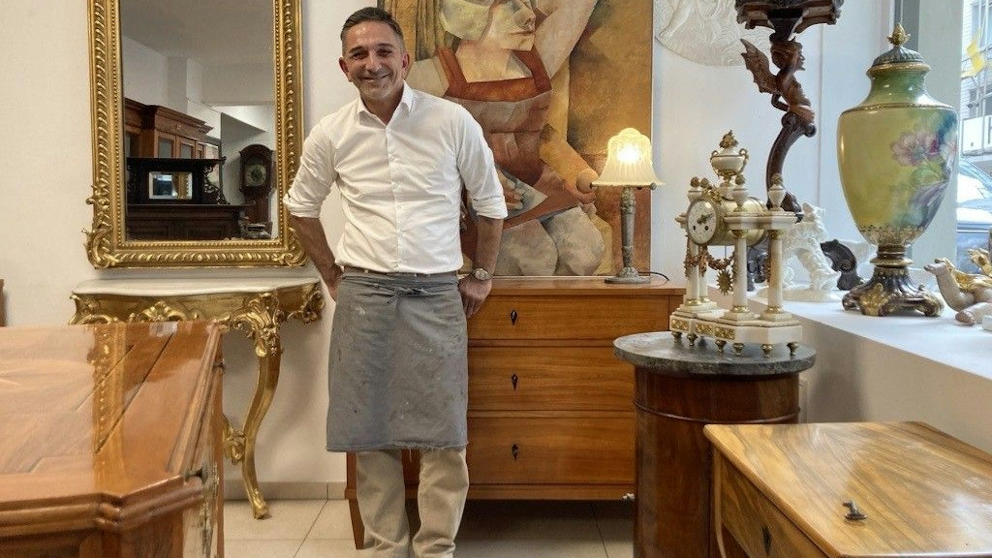 Mauro Corradino in seinem Antiquitätengeschäft im Mauritiusviertel.