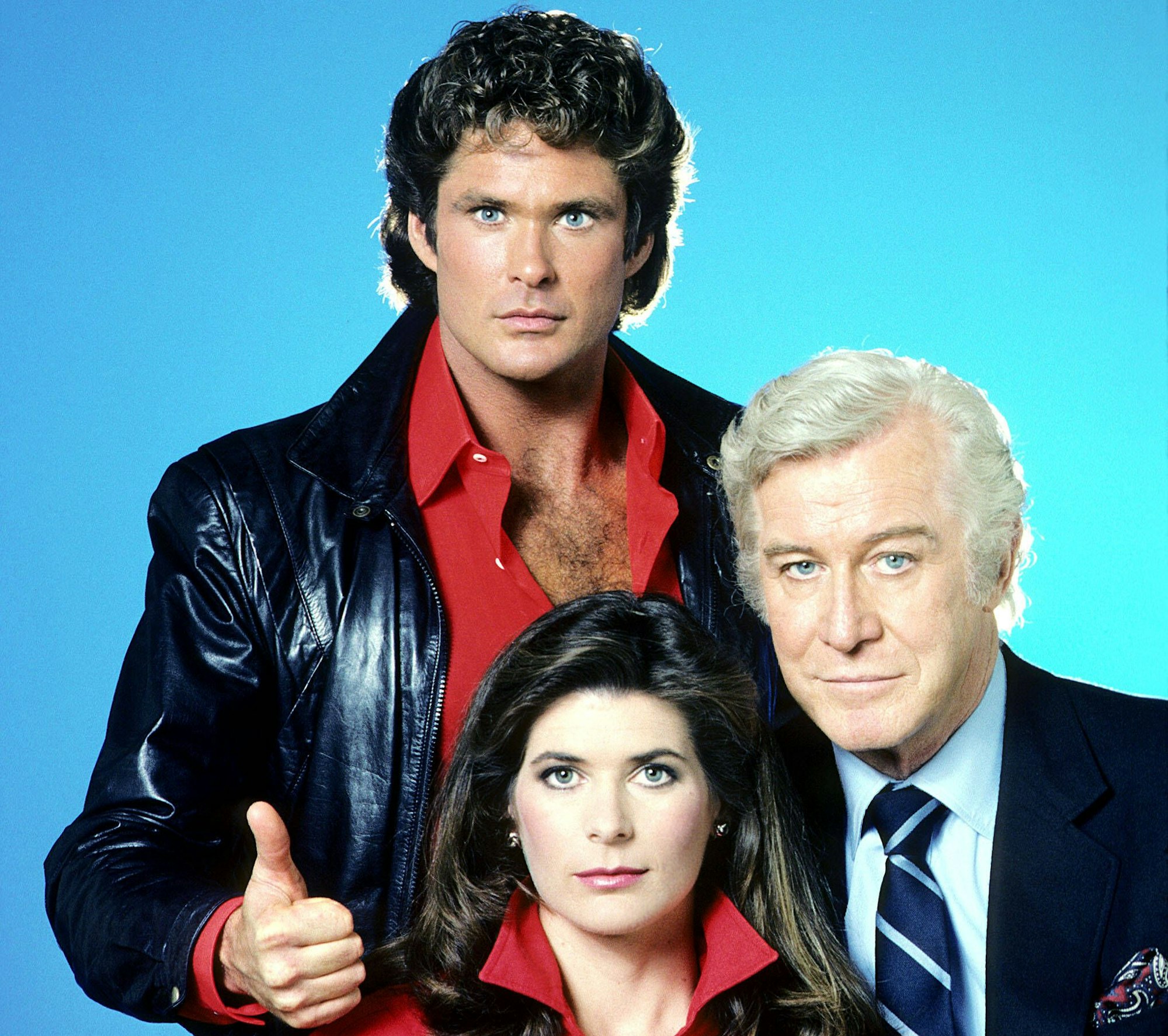 David Hasselhoff, Edward Mulhare und Patricia McPherson posieren mit einem Modell von KITT.