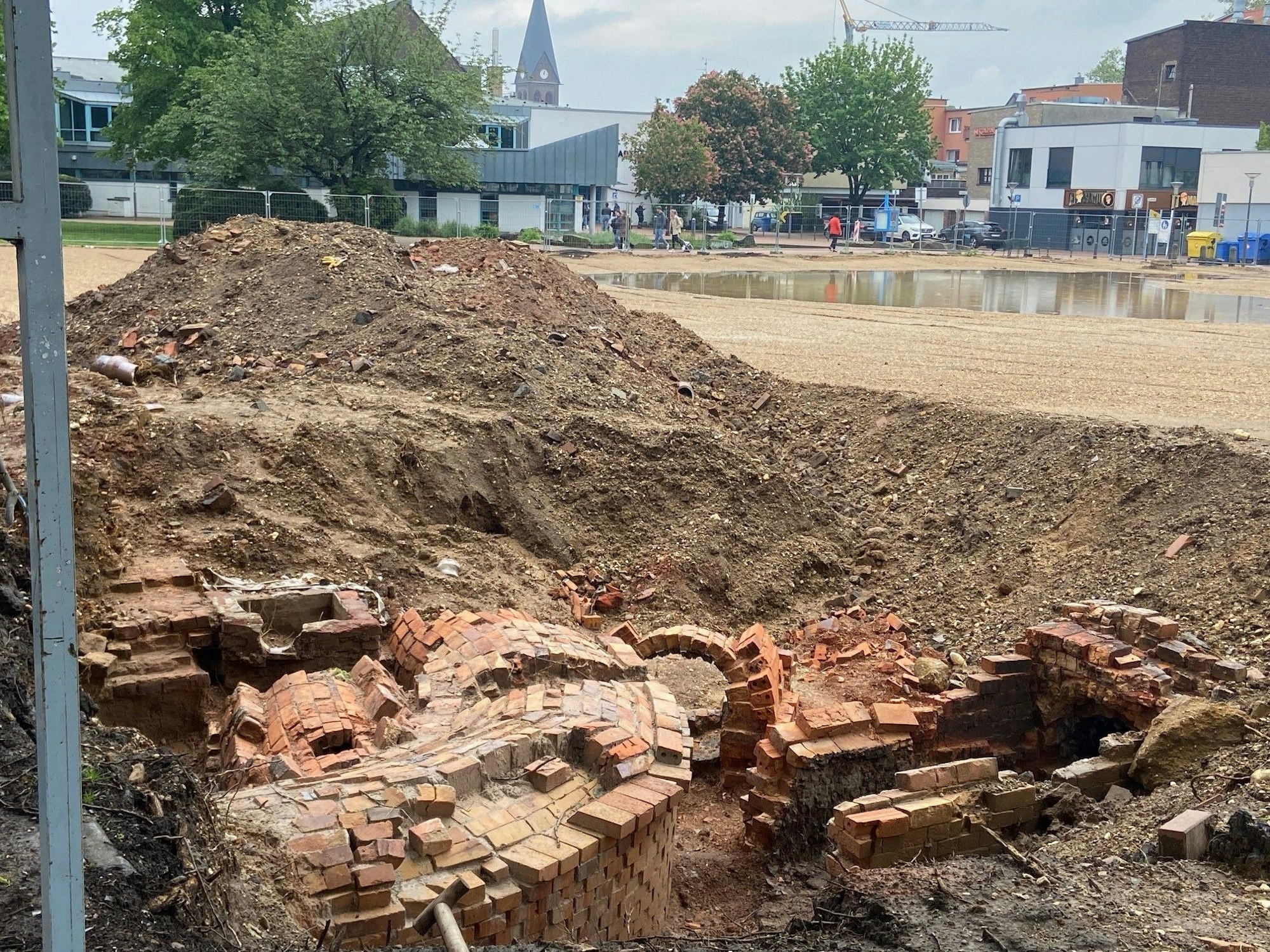 Auf dem Bild sind die Bodenfunde zu sehen.
