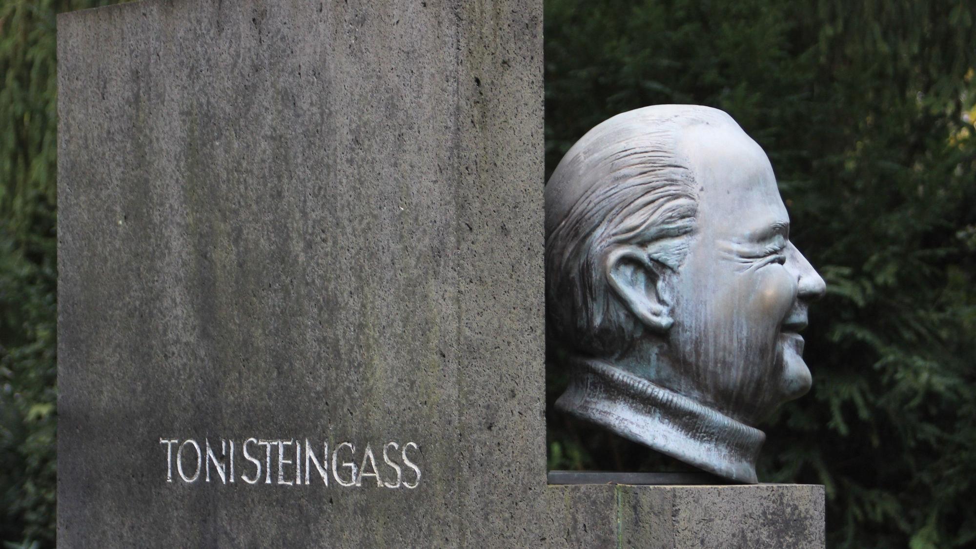 Das Grab von Toni Steingass.