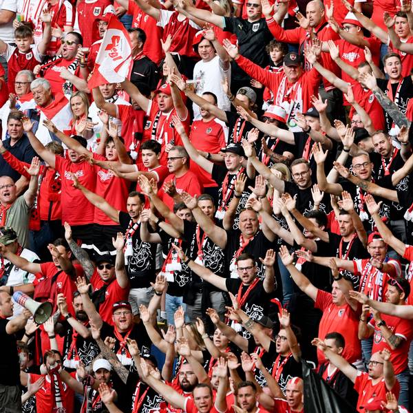 Österreichische Fans jubeln der ÖFB-Auswahl vor dem Spiel Österreich gegen Frankreich bei der Fußball-Europameisterschaft 2024 in Düsseldorf am Montag, 17. Juni, zu. (Symbolbild)
