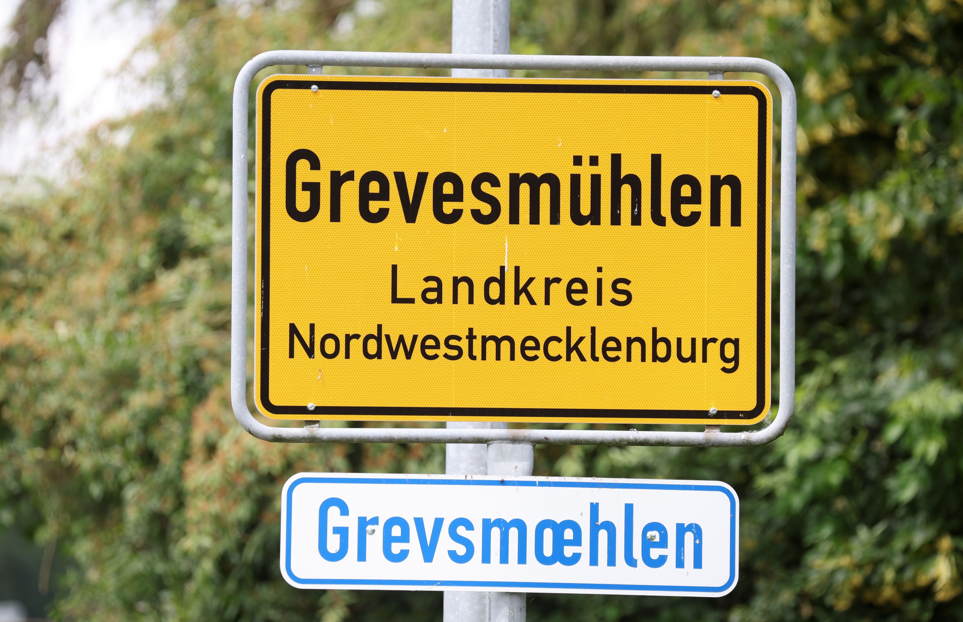 Eine Gruppe junger Leute soll am 14. Juni in Grevesmühlen zwei ghanaische Mädchen rassistisch beschimpft haben.