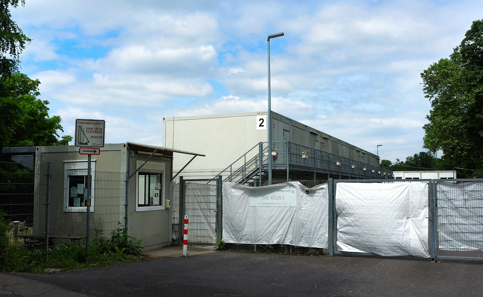 Die Landesunterkunft für Geflüchtete an der Schönhauser Straße wird voraussichtlich bis Ende 2025 in Betrieb bleiben.