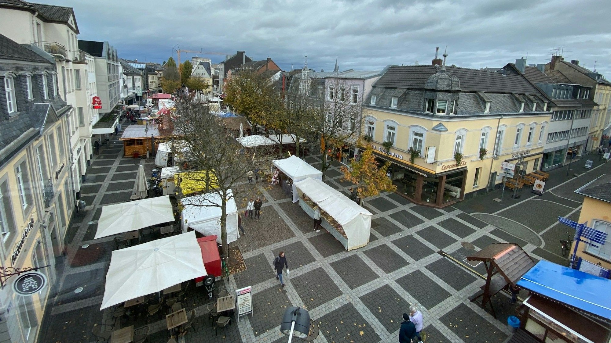 Zu sehen ist die Brühler Innenstadt von oben.