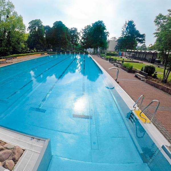 Zu sehen ist das Brühler Freibad.