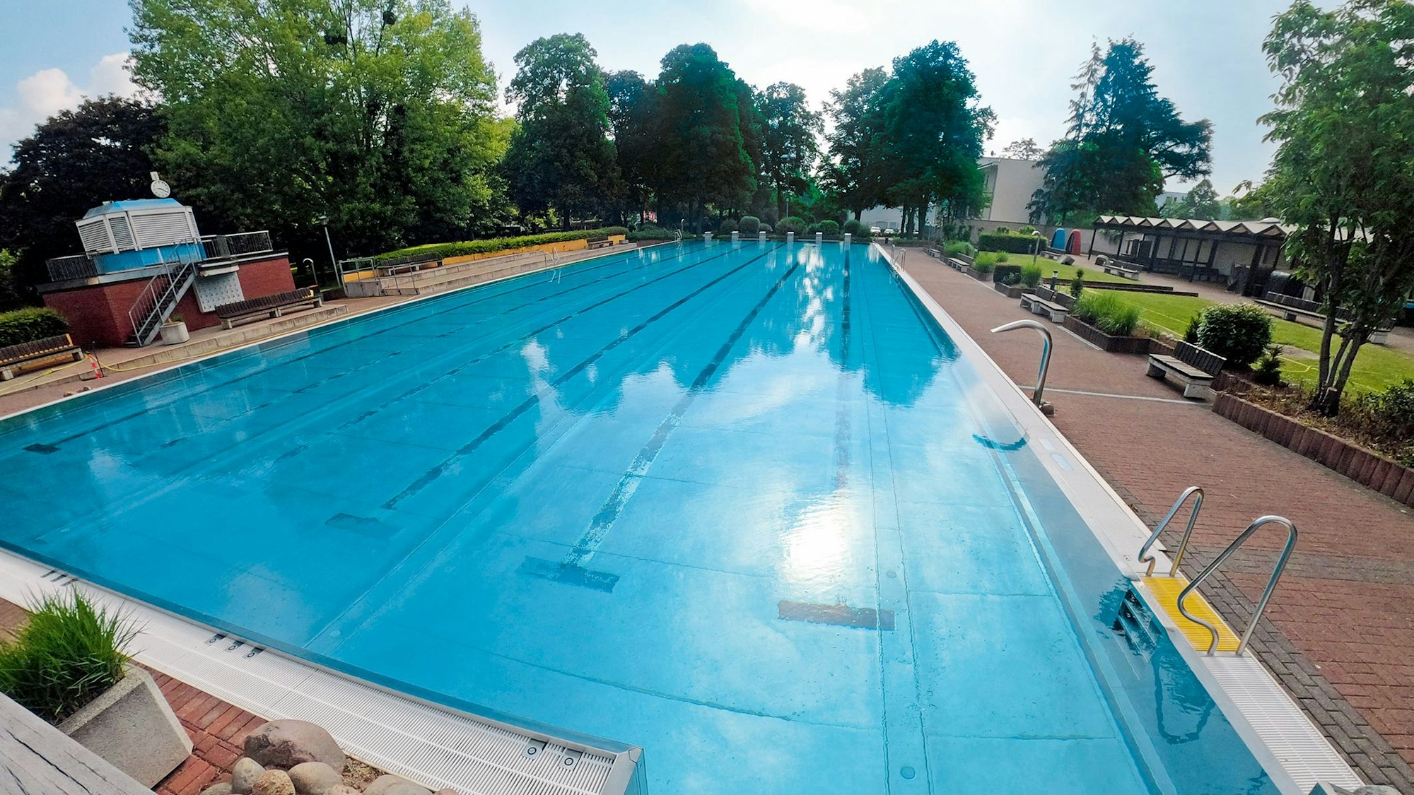 Zu sehen ist das Brühler Freibad.