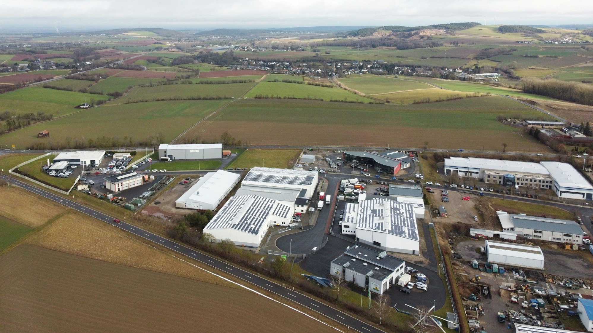 Das Bild zeigt ein Kaller Gewerbegebiet.