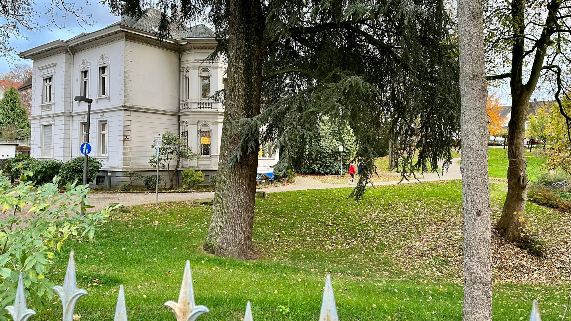Blick in den Luchtenberg-Richartz-Park in der Burscheider Innenstadt.