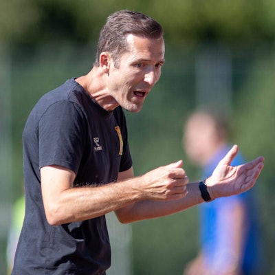 SOCCER - OEFB Cup, Purgstall vs Admira PURGSTALL,AUSTRIA,17.JUL.22 - SOCCER - UNIQA OEFB Cup, SV Purgstall vs FC Admira Wacker Moedling. Image shows head coach Roberto Paetzold Admira. PUBLICATIONxNOTxINxAUTxSUIxSWE GEPAxpictures/xManuelxBinder