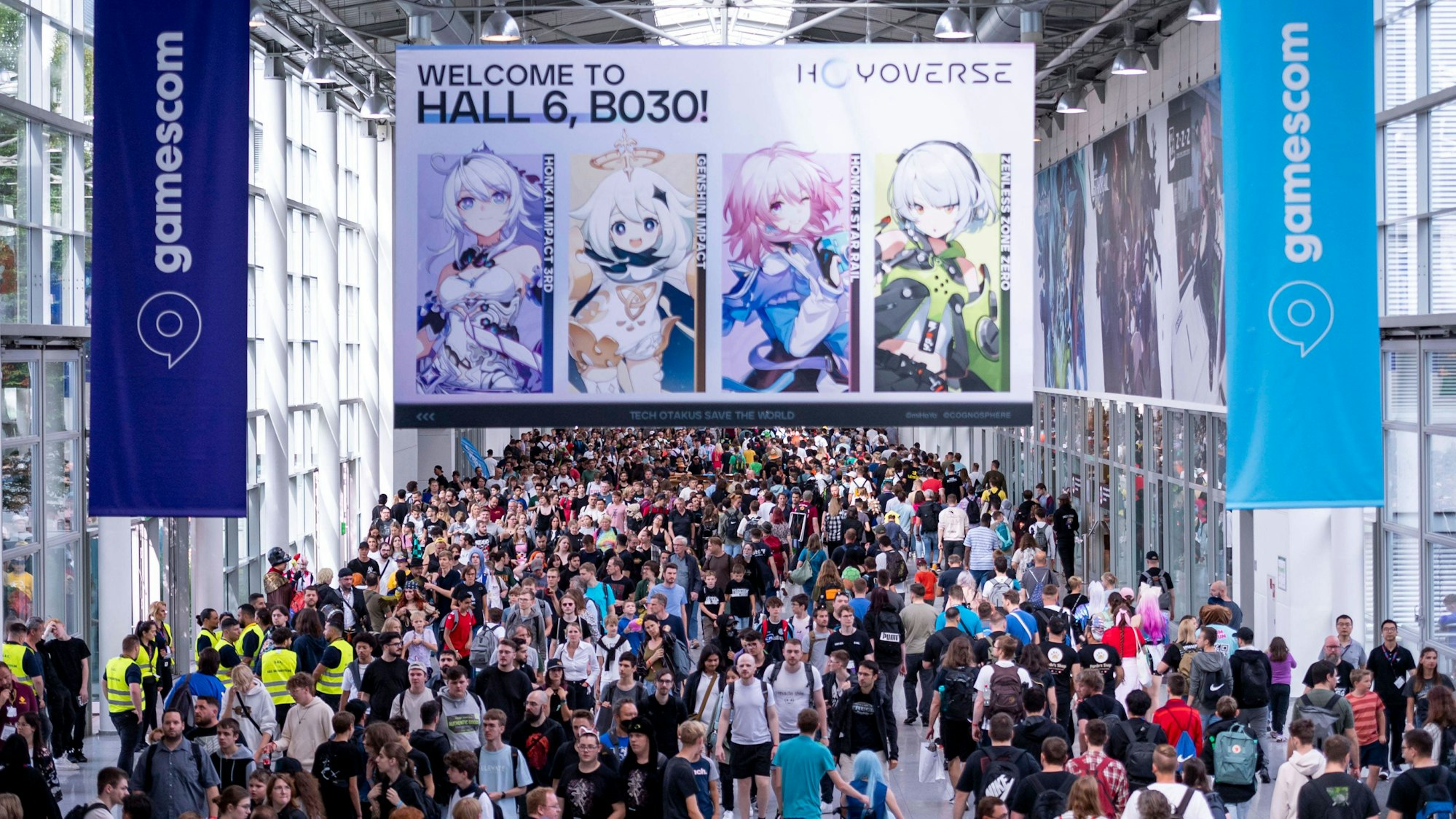 Volle Messehalle bei der Gamescom